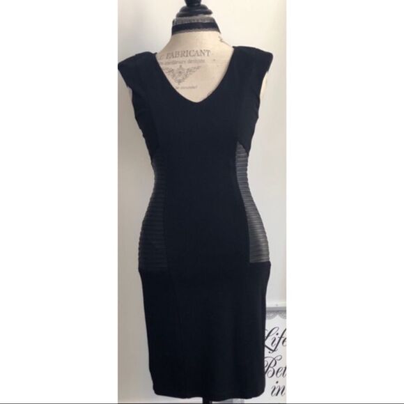 ✨ BEBE Mixed Fabric V Neck Dress✨ - Picture 4 of 8